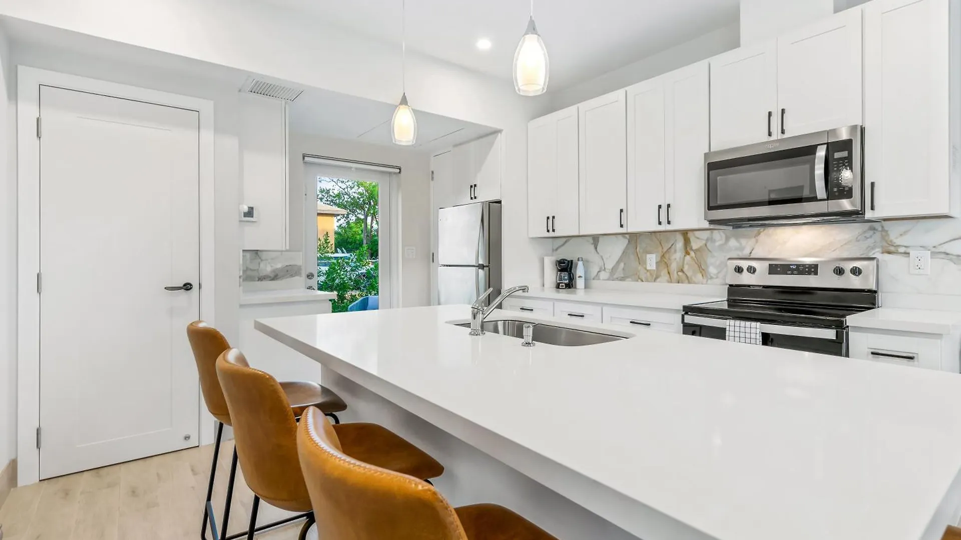 아파트 Affordable Luxury Apartments, 3 Min To Beach West Bay