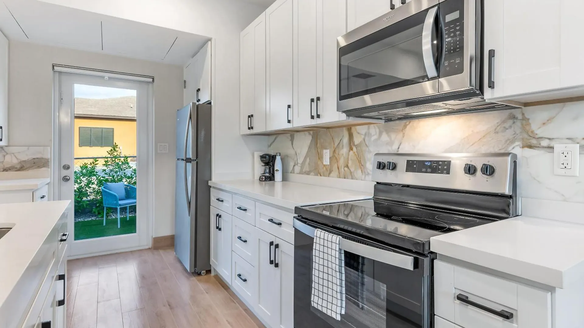 아파트 Affordable Luxury Apartments, 3 Min To Beach West Bay