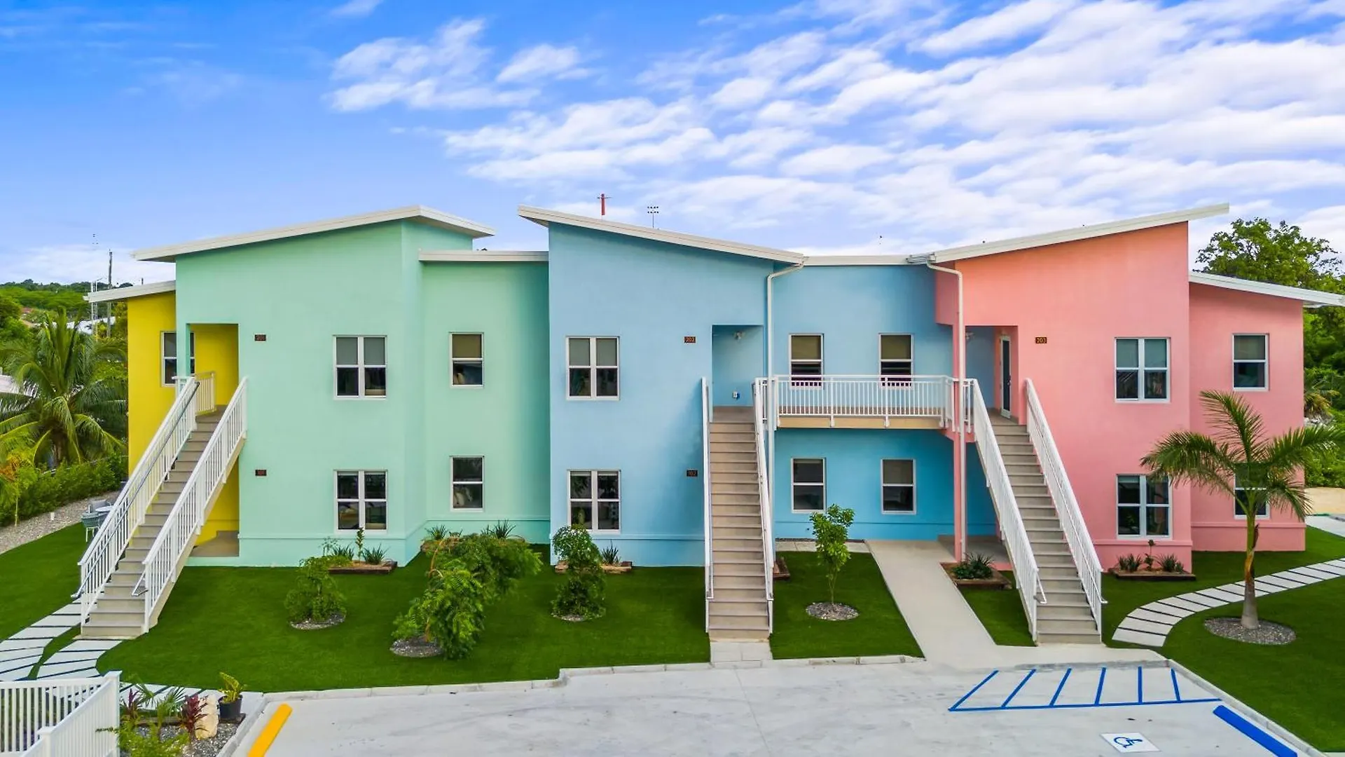 아파트 Affordable Luxury Apartments, 3 Min To Beach West Bay