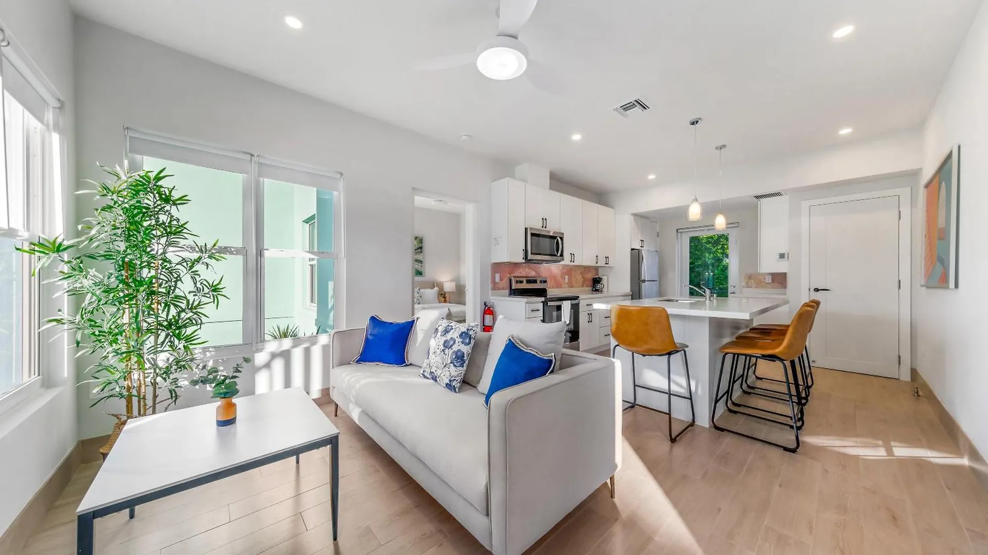 Affordable Luxury Apartments, 3 Min To Beach West Bay