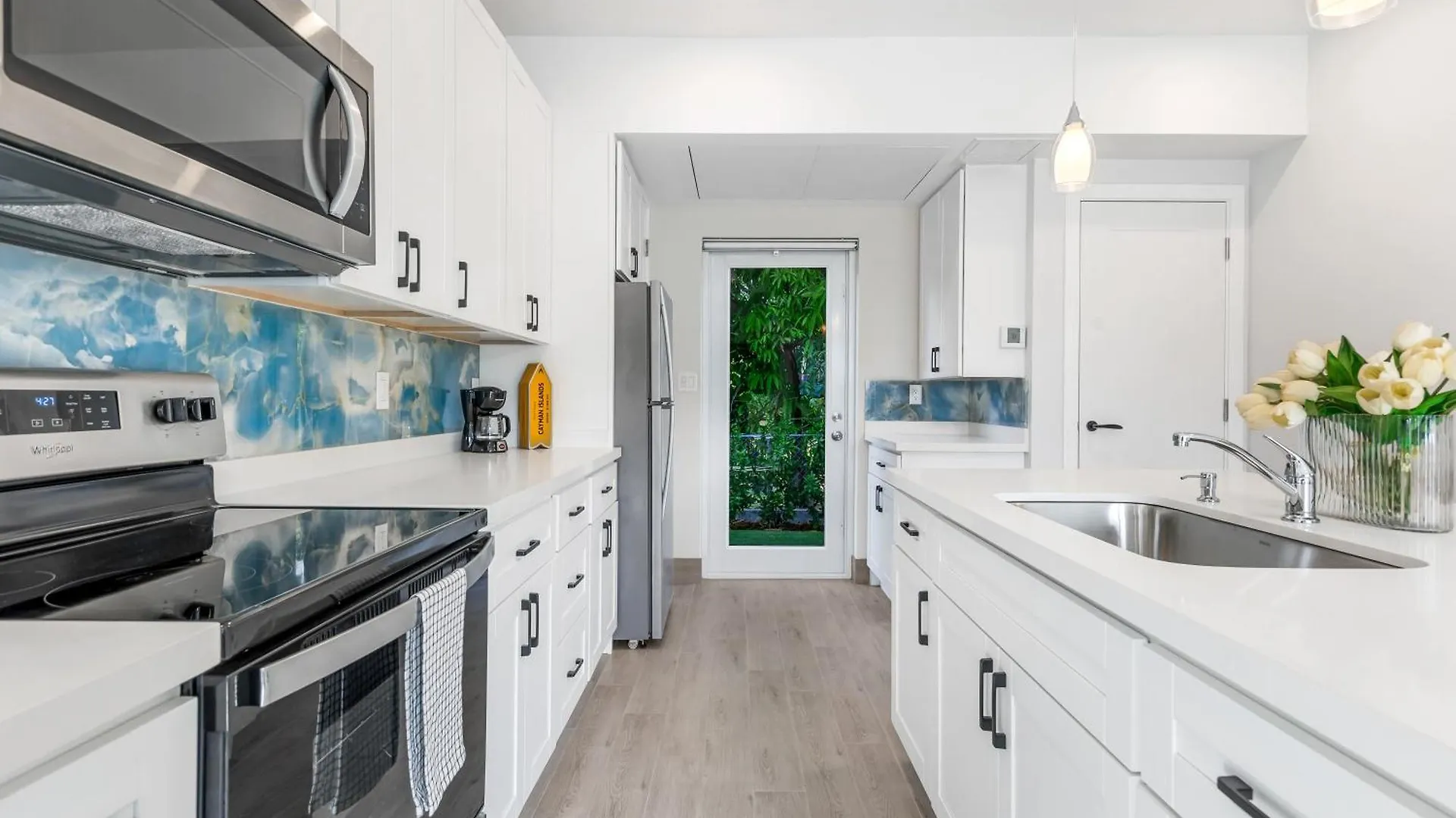 Affordable Luxury Apartments, 3 Min To Beach West Bay 0*,